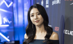 娱乐吃瓜女生主持戴眼镜,揭秘戴镜新潮流